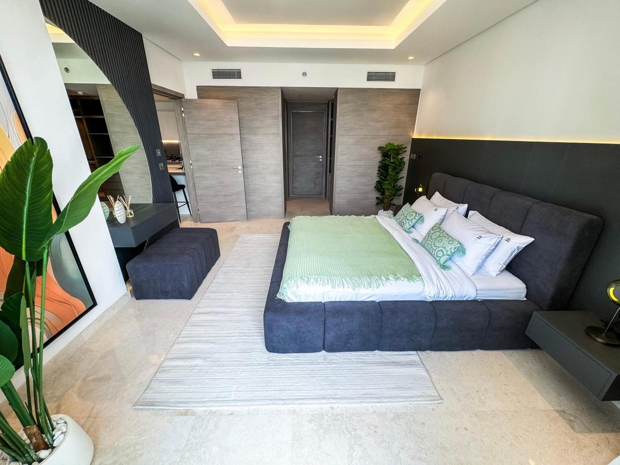 High Floor Burj Khalifa View 1br - Business Bay * Dubai