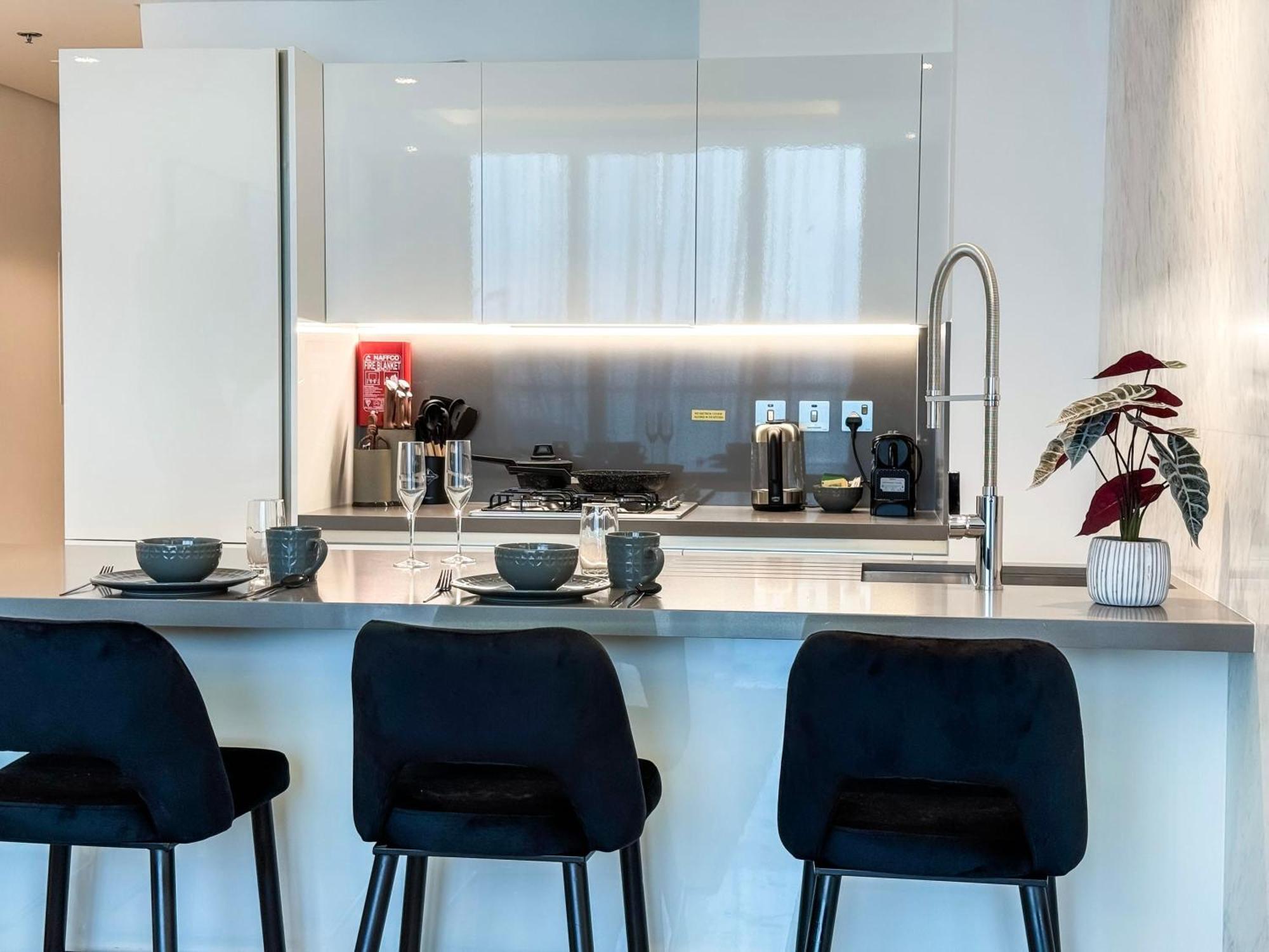 High Floor Burj Khalifa View 1br - Business Bay * Dubai
